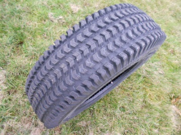 Turf tyre 12" - Iseki : Sial, Sial/Hunter, Sial/Hunter 16S/TH16, TE3210, TF3, TF5, TF17, TF19, TM, TM15, TM17, TM215(H), TM217(H), TM3160, TM3200, TM3240, TU, TU125, TU130, TU135, TU137, TU140, TU145, TU147, TU150, TU155, TU157, TU160, TU165, TU167, TU175, TU315, TU1400, TU1500, TU1600, TU PP, TX, TX1210, TX1300, TX1410, TX1510, TX2140, TX2160
Kubota : A-155, A-175, A-195, A13, A14, A15, Aste, B1-14, B1-15, B1-16, B1-17, B40, B72, B92, B1200, B1410, B1550, B1610, B1620, B1750, B1820, B1830, B1902, B4200, B6000, B6001, B6100, B7000, B7001, B7100, GB13, GB14, GB15, GB16(F), GB18(F), GB20(F), GB130, GB140, GB150, GB160, GB170, GB180, GB200, XB1
Yanmar : F14, F15, F16, Ke, YM1300, YM1301, YM1401, YM1502, YM1510, YM1602
Zen-Noh : ZB1902, ZB6000, ZB6001, ZB6100, ZB7000, ZB7001, ZB7100
