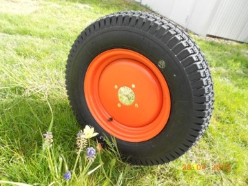 Turf wheel 12"orange - narrow - Kubota : A13, A14, Aste, B1-14, B40, B1200, B1400, B1402, B1500, B1550, B1750, B4200, B6000, B6001, B6100, B7000, B7001, B7100, XB1
Zen-Noh : ZB1200, ZB1400, ZB1402, ZB1500, ZB6000, ZB6001, ZB6100, ZB7000, ZB7001, ZB7100
