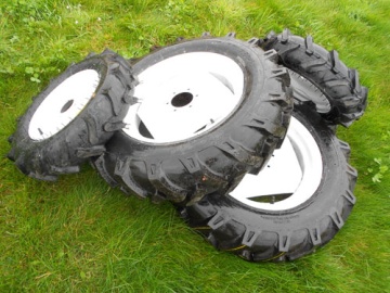 Kit white agri wheels 12 and 18" - Iseki : TM, TM15, TM17, TU, TU150, TU155, TU157, TU160, TU165, TU167, TU1500, TU1600, TU PP, TX, TX155, TX1500, TX1510, TX2160
Kubota : B1500, B1502, GB15
Yanmar : YM1510
Zen-Noh : ZB1500, ZB1502
