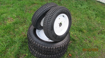 Kit white turf wheels 12 -18"- narrow rear tyres - Hinomoto : C174
Iseki : Sial/Hunter 16s, Sial/Hunter 20s, TF15, TM, TM15, TM17, TM217, TM3200, TU150, TU155, TU157, TU160, TU165, TU167, TU1500, TU1600, TU PP, TX155, TX1500, TX1510, TX2160
Kubota : A175, A195, Aste, B1-15, B1-16, B72, B1500, B1502, GB15, GB16(F), GB150, GB155, GB170, GB175
Massey Ferguson : MF1215, MF1220, MF1225
Yanmar : A116, YM1510
Zen-Noh : ZB1500, ZB1502
